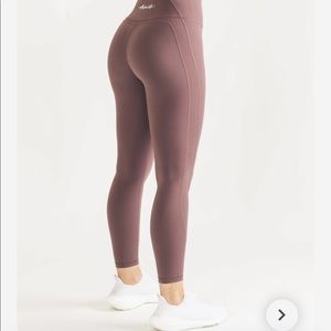 BRAND NEW Alphalete Athletics Pulse Leggings